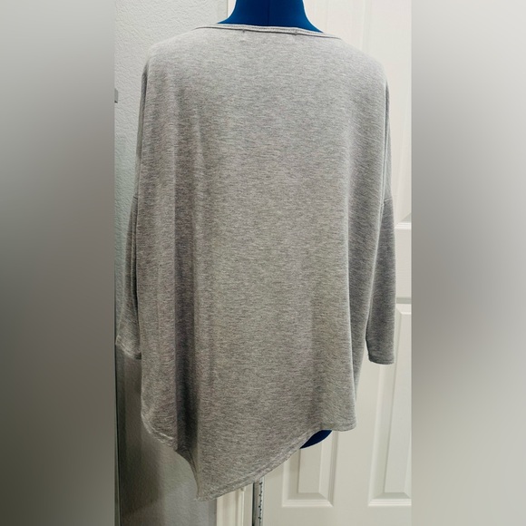 Impeccable Pig, 3/4 Sleeve, Slouchy Triangle shirt, Light gray, Small - Picture 3 of 3